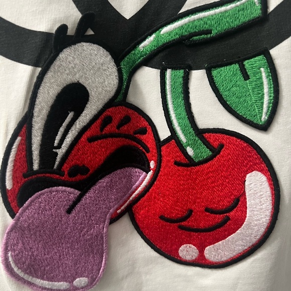 Gucci White Tee with Black Logo - Picture 5 of 11